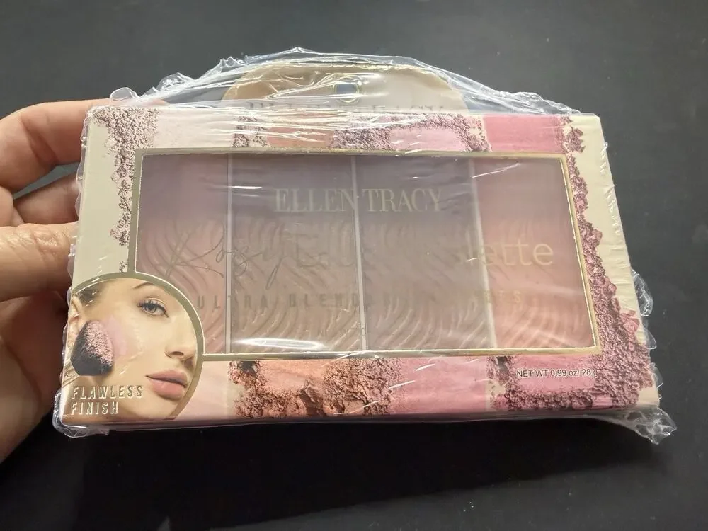 Ellen Tracy - ROSY BLUSH PALETTE - Ultra Blendable Shades - New In Box